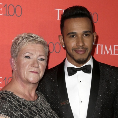 Ο Lewis Hamilton μαζί με τη μητέρα του, Carmen Larbalestier