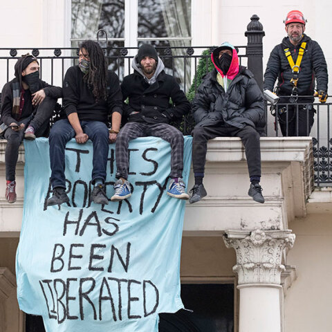 Λονδίνο: Κατάληψη σε βίλα του Ρώσου Όλεγκ Ντεριπάσκα από φιλο-ουκρανούς