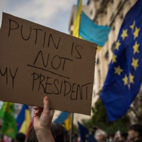 Πόλεμος στην Ουκρανία: Κύμα μετανάστευσης από τη Ρωσία