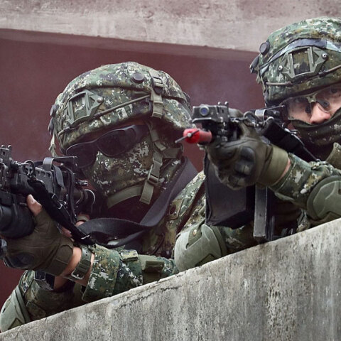 Στρατιώτες στην Ταϊβάν σε άσκηση, την ώρα που εντείνεται η ανησυχία για πιθανή επεκτατική κίνηση από την Κίνα με φόντο την ουκρανική κρίση