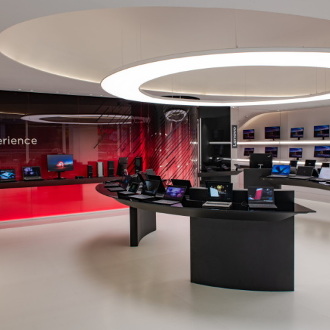 Το εσωτερικό του καταστήματος της Lenovo.