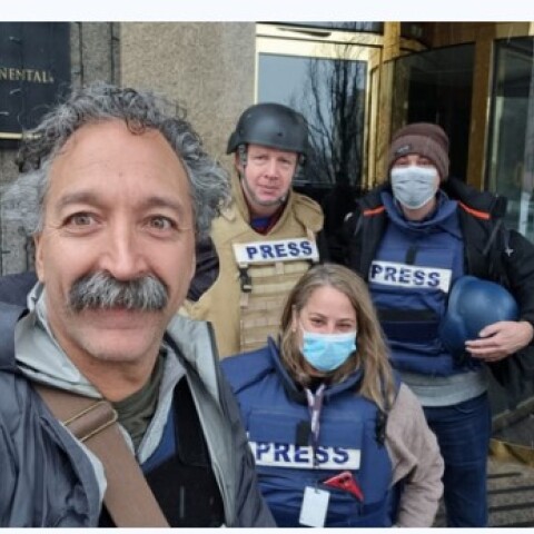 O εικονολήπτης του Fox News, Pierre Zakrzewski, μαζί με συναδέλφους του, εργαζόμενους στον Τύπο