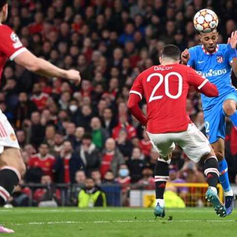 Η κεφαλιά του Λόντι κόντρα στην Μάντσεστερ Γιουνάιτεντ