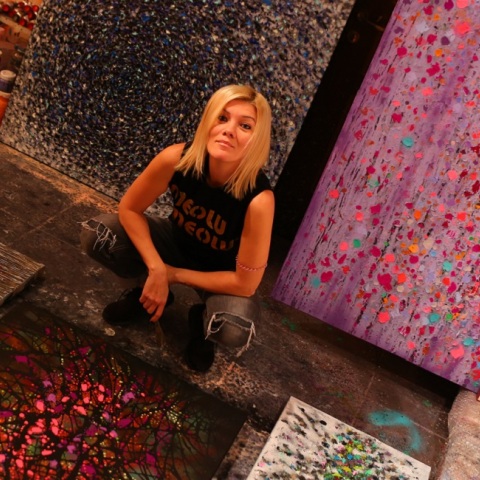 Η εικαστικός Milly Martionou.