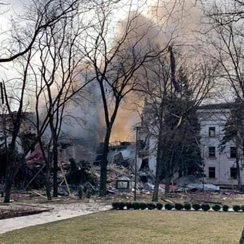 Το Θέατρο που βομβαρδίστηκε στη Μαριούπολη
