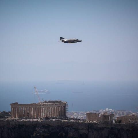 Διελεύσεις αεροσκαφών και ελικοπτέρων των Ενόπλων Δυνάμεων πάνω από την Ακρόπολη