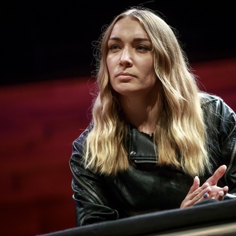 Πόλεμος στην Ουκρανία: Η Ίνα Σεβτσένκο, μέλος των Femen, προειδοποιεί για την τύχη των γυναικών στην Ουκρανία.