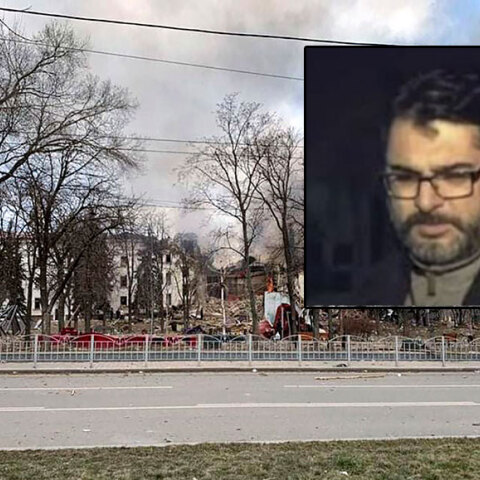 Το θέατρο στη Μαριούπολη που βομβαρδίστηκε (κεντρική) - Ο Έλληνας πρόξενος (ένθετη)