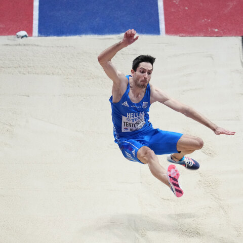 Ο Μίλτος Τεντόγλου απογειώνεται στο Παγκόσμιο Πρωτάθλημα Κλειστού Στίβου στο Βελιγράδι