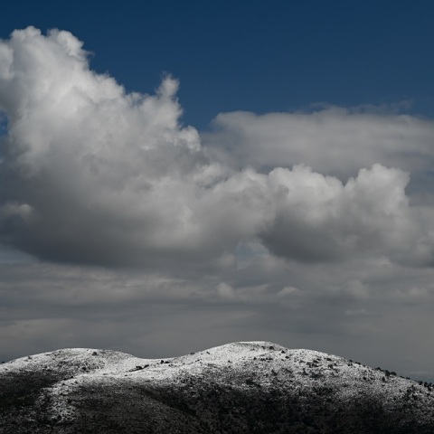 ΠΕΖΟΠΟΡΙΑ ΣΕ ΕΝΑ ΧΙΟΝΙΣΜΕΝΟ ΤΟΠΙΟ ΤΗΣ ΑΤΤΙΚΗΣ ΣΤΟ ΔΙΟΝΥΣΟ (ΜΙΧΑΛΗΣ ΚΑΡΑΓΙΑΝΝΗΣ/EUROKINISSI)