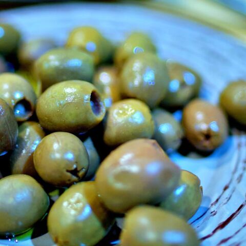 Ελιές από τον Αγροτικό Ελαιοπαραγωγικό Συνεταιρισμό Ροβιών