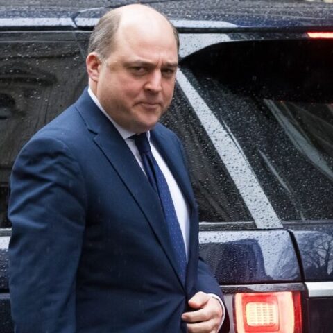 Ο Βρετανός υπουργός Άμυνας Μπεν Γουάλας μεταξύ αυτών που φέρονται να έεσαν θύματα τηλεφωνικής εξαπάτησης ©EPA/VICKIE FLORES