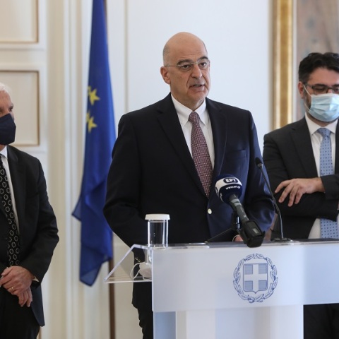 Συνάντηση του υπουργού Εξωτερικών Νίκου Δένδια με τον Γενικό Πρόξενο στη Μαριούπολη, Μανώλη Ανδρουλάκη