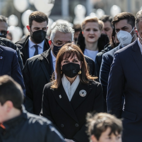 Η ΠτΔ Κατερίνα Σακελλαροπούλου στην πορεία Μνήμης για τους Εβραίους της Θεσσαλονίκης που εξοντώθηκαν στο Άουσβιτς