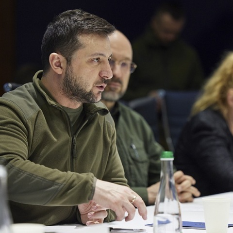 Ουκρανία: Ο Ζελένσκι επιμένει για τη συνάντηση με τον Πούτιν