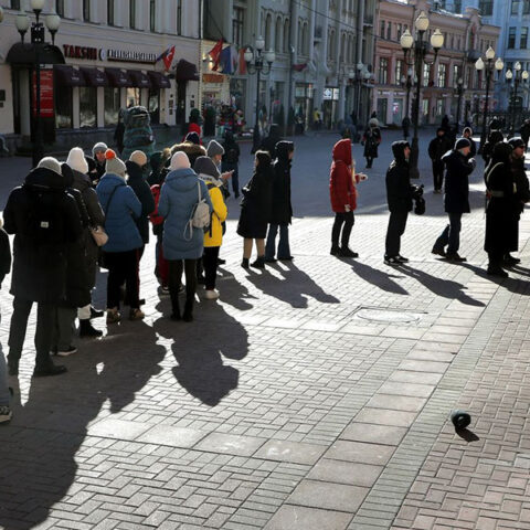 Πώς η Δύση «στραγγάλισε» τη Ρωσία