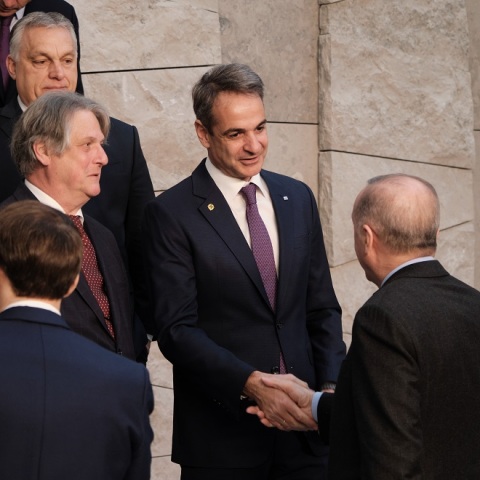 Ο ΠΡΩΘΥΠΟΥΡΓΟΣ ΚΥΡ. ΜΗΤΣΟΤΑΚΗΣ ΣΤΗΝ ΣΥΝΟΔΟ ΚΟΡΥΦΗΣ ΤΟΥ ΝΑΤΟ ΚΑΙ ΤΗΣ Ε.Ε. (ΔΗΜΗΤΡΗΣ ΠΑΠΑΜΗΤΣΟΣ/ΓΡΑΦΕΙΟ ΤΥΠΟΥ ΠΡΩΘΥΠΟΥΡΓΟΥ/EUROKINISSI)