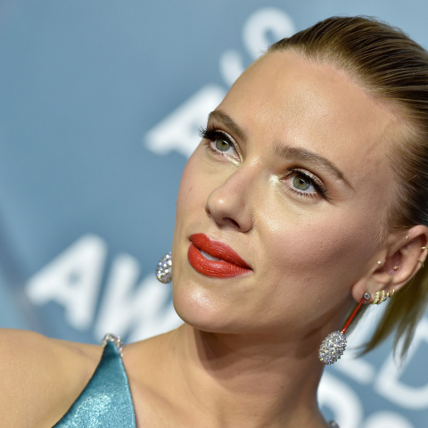 Πώς να αποκτήσεις τα χείλη της Σκάρλετ Γιόχανσον