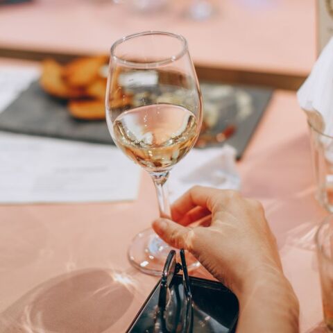 7 λευκά κρασιά για τον μπακαλιάρο της 25ης Μαρτίου