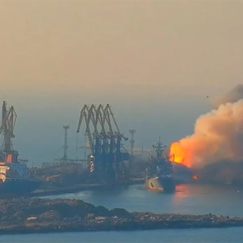 Πόλεμος στην Ουκρανία: Το χτύπημα των Ουκρανών σε ρωσικό πλοίο στο Μπερντιάνσκ