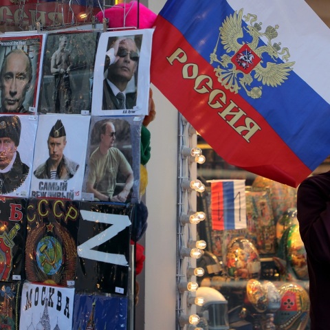 Μπλουζάκια και σουβενίρ με τον Βλαντιμίρ Πούτιν στη Ρωσία