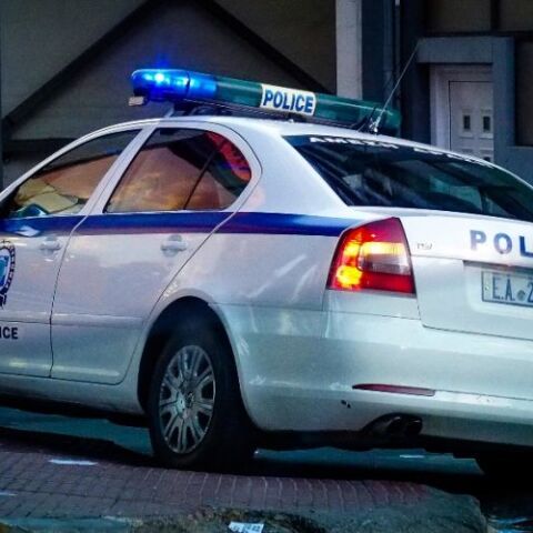 Συνελήφθησαν, στο κέντρο της Αθήνας, δύο 16χρονοι για κατοχή μεγάλης ποσότητας εκρηκτικών και εμπρηστικών υλών	