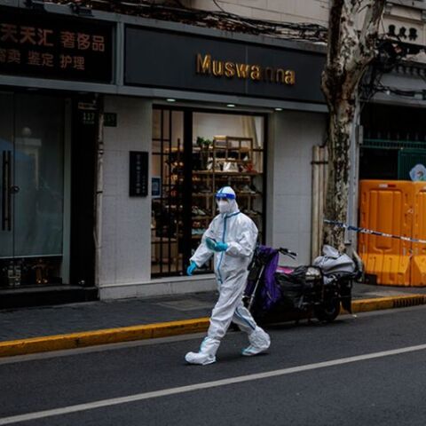 Κορωνοϊός στην Κίνα © EPA/ALEX PLAVEVSKI  