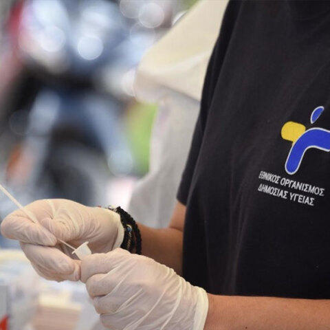 Τα κρούσματα κορωνοϊού ανακοίνωσε σήμερα Δευτέρα (28.03) ο ΕΟΔΥ