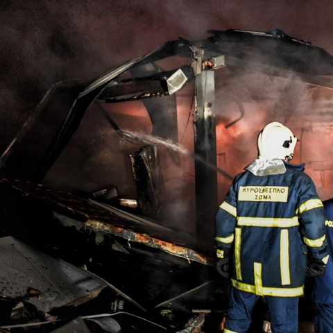 Νεκρός σε χώρο εστίασης στην Κόρινθο - Εικόνα από την επιχείρηση κατάσβεσης 