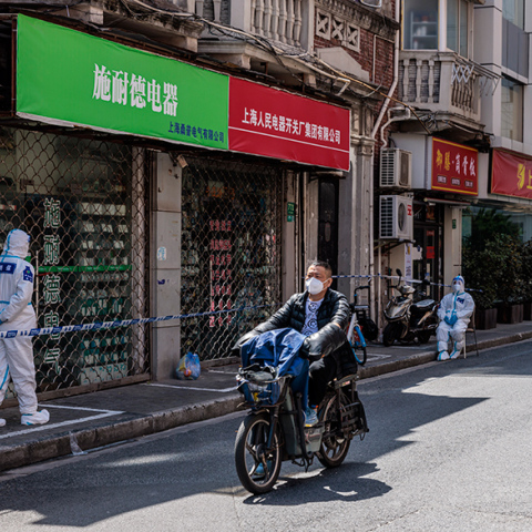 Τα κρούσματα αυξάνονται παρά τα αυστηρά μέτρα στη Σαγκάη