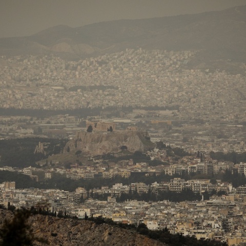 Αφρικανική σκόνη πάνω από την Αθήνα - Αχνοφαίνεται η Ακρόπολη