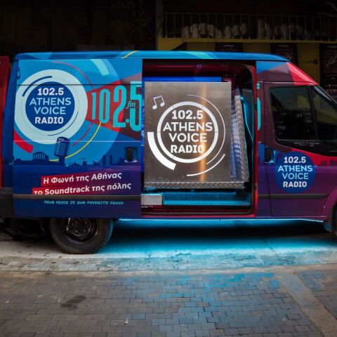 Athens Voice Radio 102.5 - To βαν του ραδιοφωνικού σταθμού