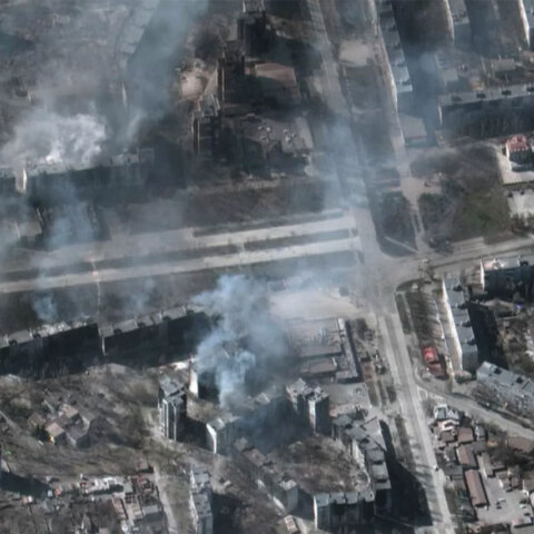 Κατεστραμμένα κτίρια στη Μαριούπολη