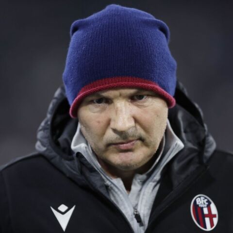 Ο Σίνισα Μιχαΐλοβιτς παραχώρησε έκτακτη συνέντευξη Τύπου το μεσημέρι του Σαββάτου (26/3) όπου γνωστοποίησε πως θα χρειαστεί να δώσει νέα σκληρή μάχη με την λευχαιμία που θα τον κρατήσει εκτός γηπέδων για κάποιους αγώνες.