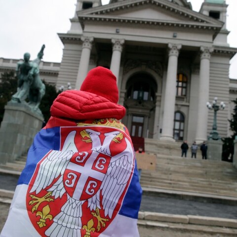 Σέρβος πολίτης στο Κοινοβούλιο της Σερβίας στο Βελιγράδι