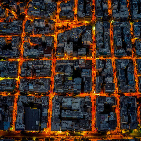 Εντυπωσιακή αεροφωτογραφία από τη νυχτερινή Αθήνα