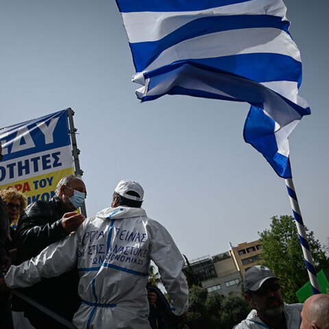 ΓΣΕΕ και ΑΔΕΔΥ στην πλατεία Κλαυθμώνος ζήτησαν αυξήσεις μισθών και μέτρα για την ακρίβεια