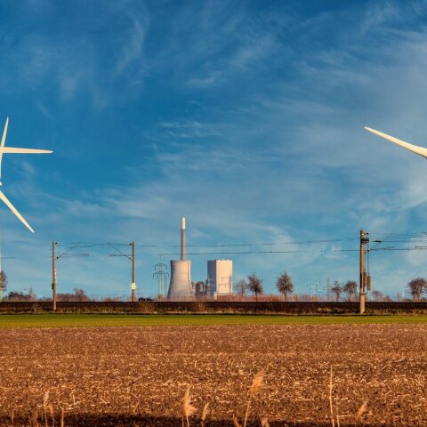Ανεμογεννήτριες, λιγνίτης, εργοστάσια
