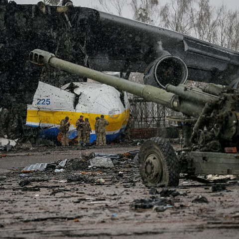 Το ρωσικό υπουργείο Άμυνας ισχυρίστηκε ότι μια ουκρανική βάση αποθήκευσης καυσίμων καταστράφηκε από ρωσικούς πυραύλους στην περιοχή του Χαρκόβου, μετέδωσε το πρακτορείο RIA. Οι ρωσικές δυνάμεις κατέστρεψαν επίσης ουκρανικό στρατιωτικό εξοπλισμό και ξένα ό