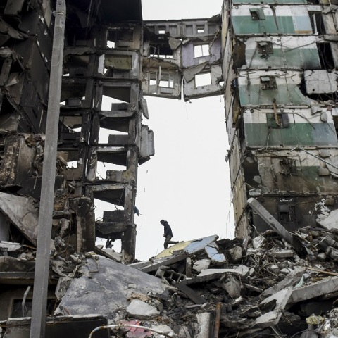 Ουκρανία: Το Σεβεροντονέτσκ βομβαρδίζεται, χτυπήθηκαν συνολικά δέκα κτίρια και ένα εμπορικό κέντρο 