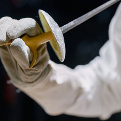 Στη Θεσσαλονίκη αθλήτρια στην ξιφασκία καρφώθηκε στο χέρι με το ξίφος