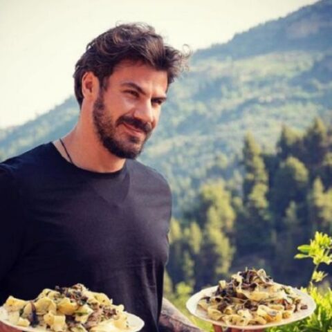 Άκης Πετρετζίκης 