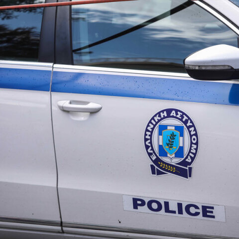 Η Αστυνομία στον Άγιο Παντελεήμονα συνέλαβε τους γονείς των παιδιών που ζούσαν σε κατσαρίδες και ποντίκια