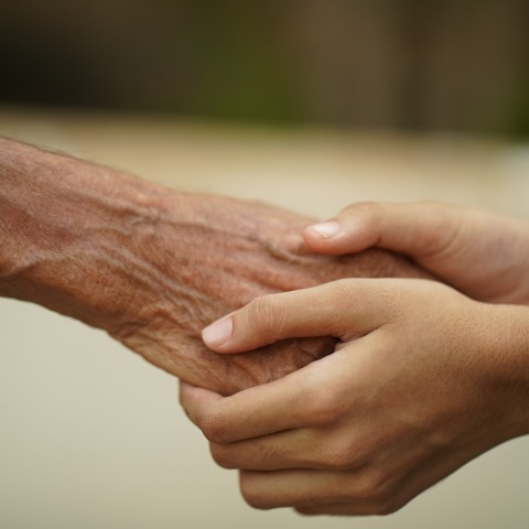 Παγκόσμιο πρόβλημα υγείας η μοναξιά των ηλικιωμένων