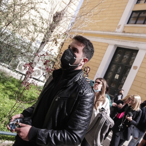 Ο Μάνος Δασκαλάκης, ο πατέρας των τριών νεκρών παιδιών και εν διαστάσει σύζυγος της Ρούλας Πισπιρίγκου στην ανακρίτρια