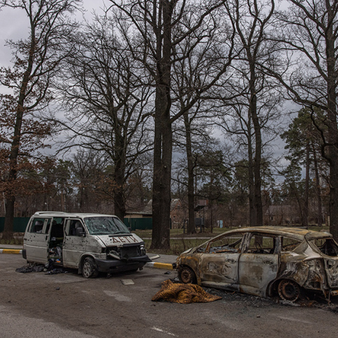 Πόλεμος στην Ουκρανία: Κατεστραμμένα οχήματα στα περίχωρα του Κιέβου