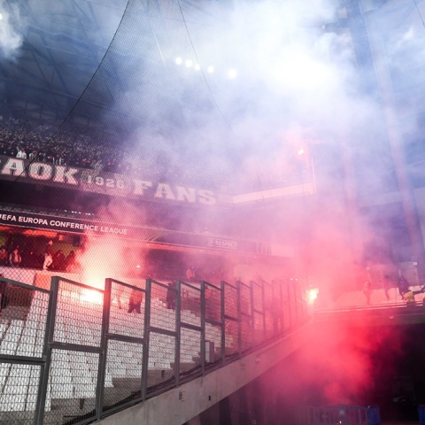 Επεισόδια κατά την αναμέτρηση ΠΑΟΚ - Μαρσέιγ - Φωτοβολίδα και καπνοί πάνω από τις εξέδρες του γηπέδου