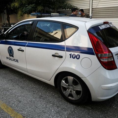 Σε άθλιες συνθήκες σε διαμέρισμα στον Άγιο Παντελεήμονα ζούσαν τα τρία παιδιά