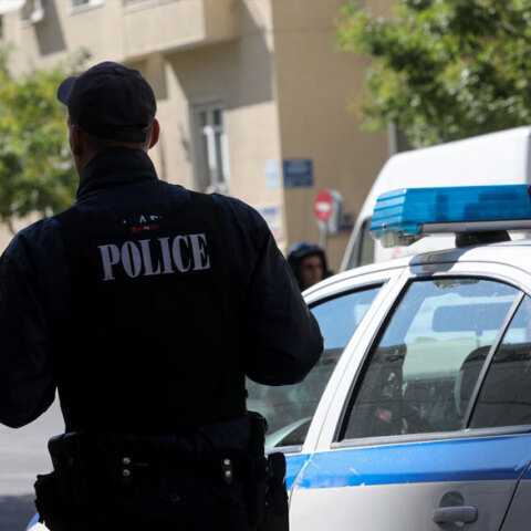 Προφυλακιστέος ο πατέρας στη Νέα Σμύρνη που χτυπούσε και κακοποιούσε σεξουαλικά την κόρη του