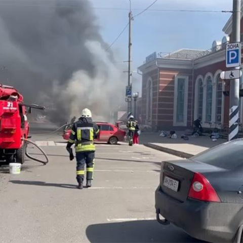 Ουκρανία: Ρωσικοί πύραυλοι έπληξαν σιδηροδρομικό σταθμό